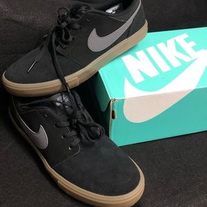 Nike canvas SB skate shoe